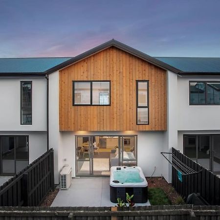 Stylish Townhouse With Hot Tub Appartement Christchurch Buitenkant foto