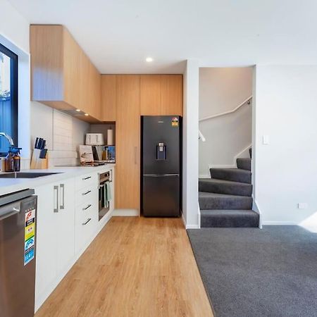 Stylish Townhouse With Hot Tub Appartement Christchurch Buitenkant foto