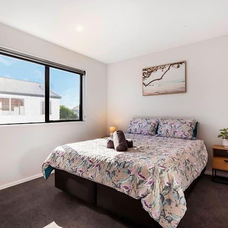 Stylish Townhouse With Hot Tub Appartement Christchurch Buitenkant foto