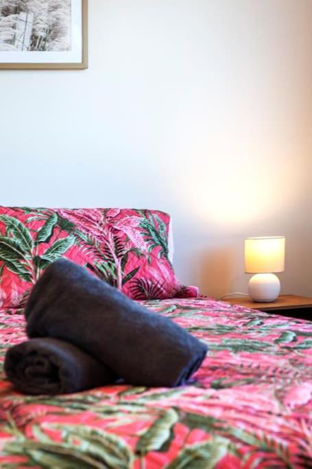 Stylish Townhouse With Hot Tub Appartement Christchurch Buitenkant foto