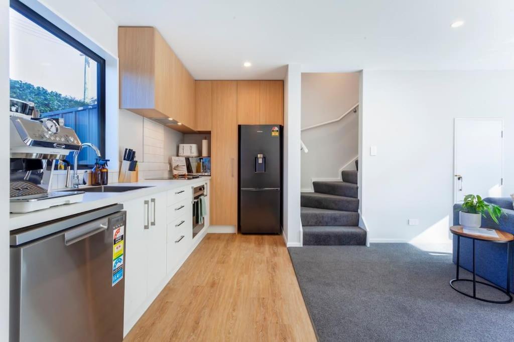 Stylish Townhouse With Hot Tub Appartement Christchurch Buitenkant foto