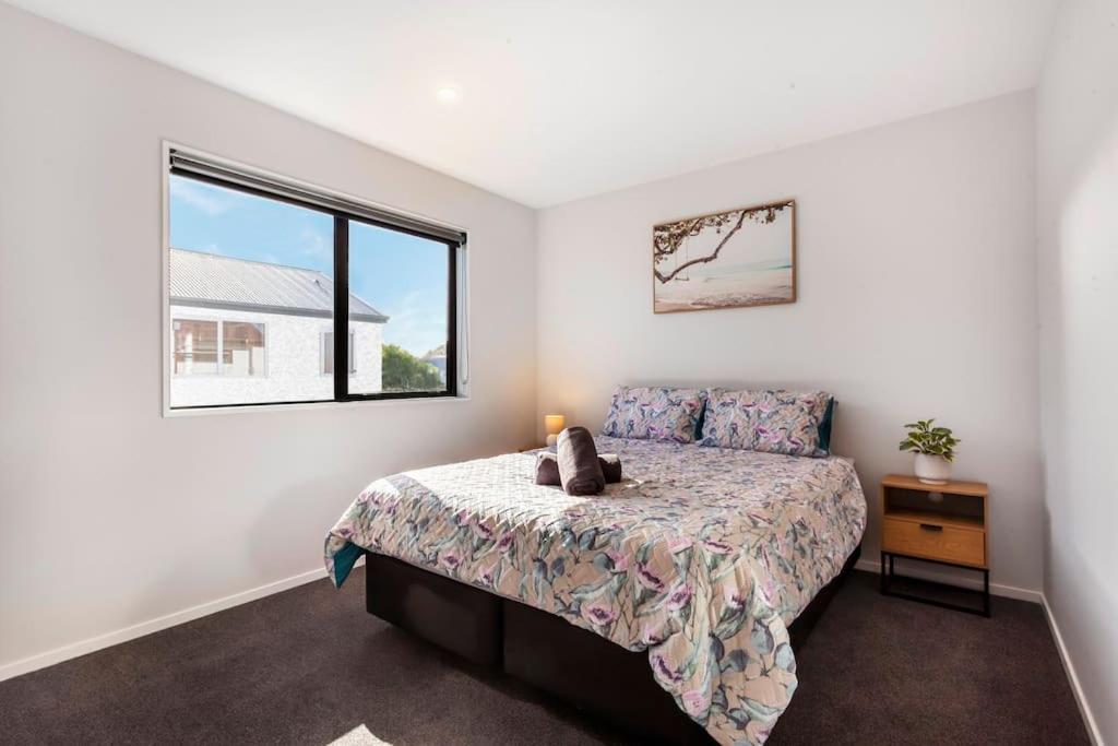 Stylish Townhouse With Hot Tub Appartement Christchurch Buitenkant foto