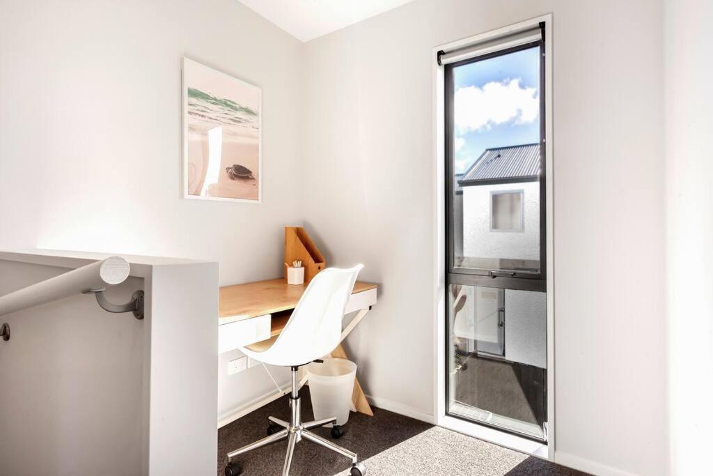Stylish Townhouse With Hot Tub Appartement Christchurch Buitenkant foto